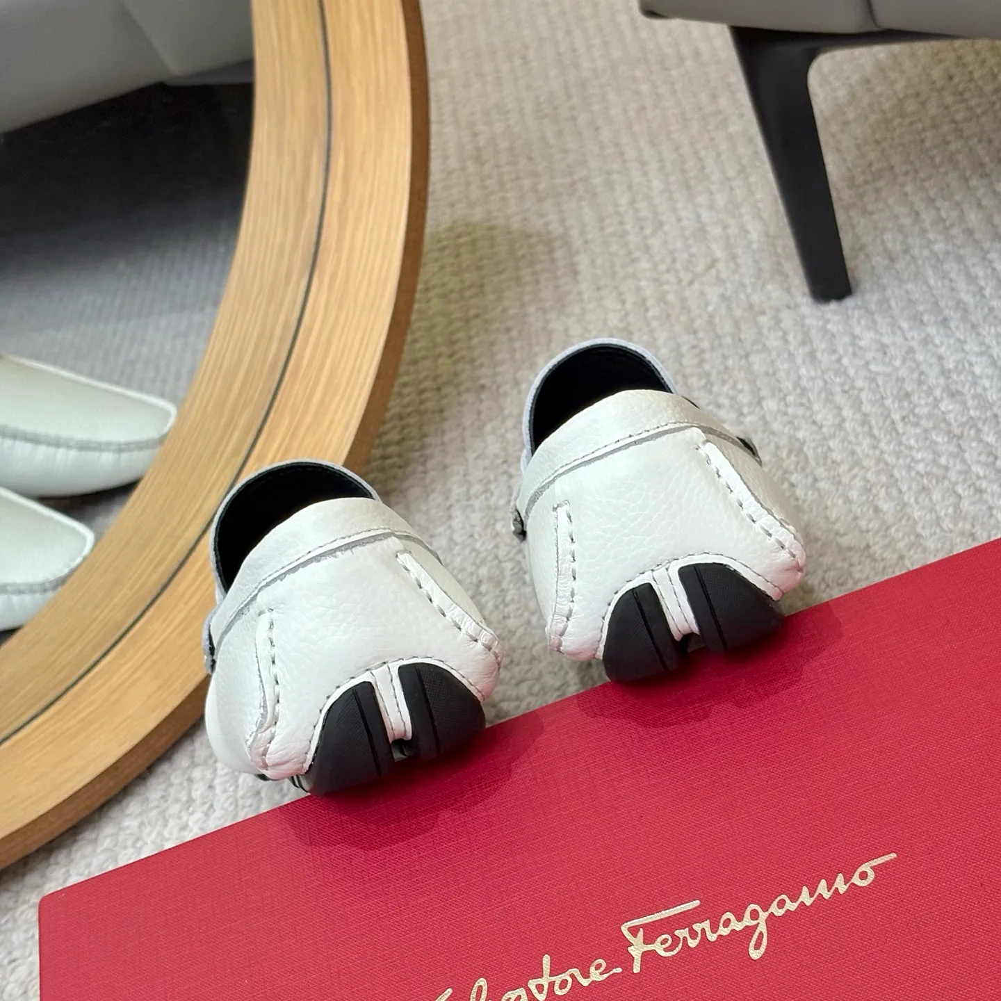 Men's men's shoes 💰420 (Yangli) Ferragamo 〰Ferragamo 2⃣️0⃣️2⃣️5️⃣ New series 👊🏻 Upper 🇮🇹 Italian imported calfskin, original outsole molding. Water-dyed sheepskin lining. The identity of every successful man is set off, and the upper and lower shoes are elegant and stable🚶🏻🚶🏻The high-end custom counter original replica is an eternal classic🔍️Number of codes: 38-46 with counter packaging